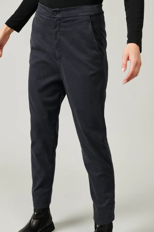 TRANSIT SLIM FIT PANT IN STRETCH COTTON IN NAVY