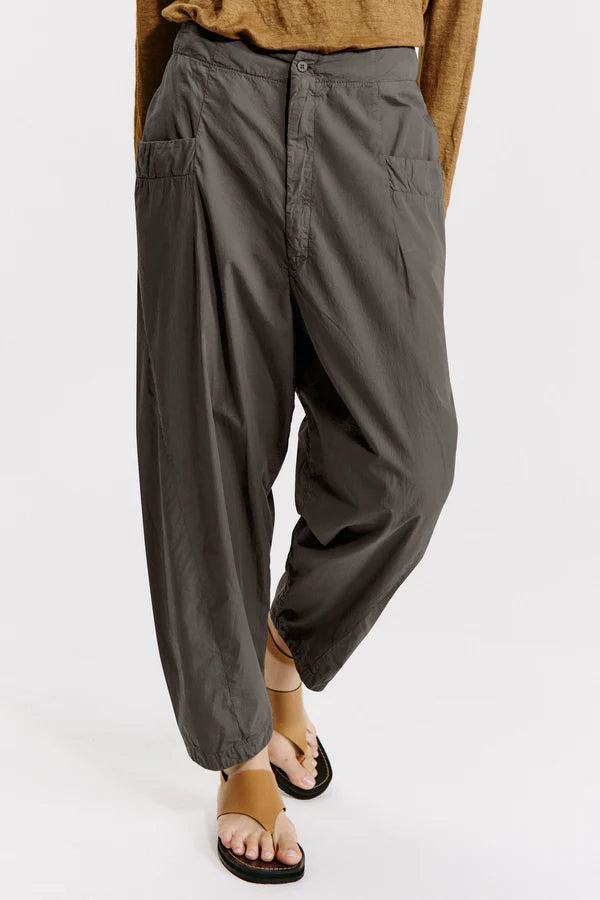 TRANSIT ERGONOMIC CUT COTTON POPLIN TROUSERS IN MUD