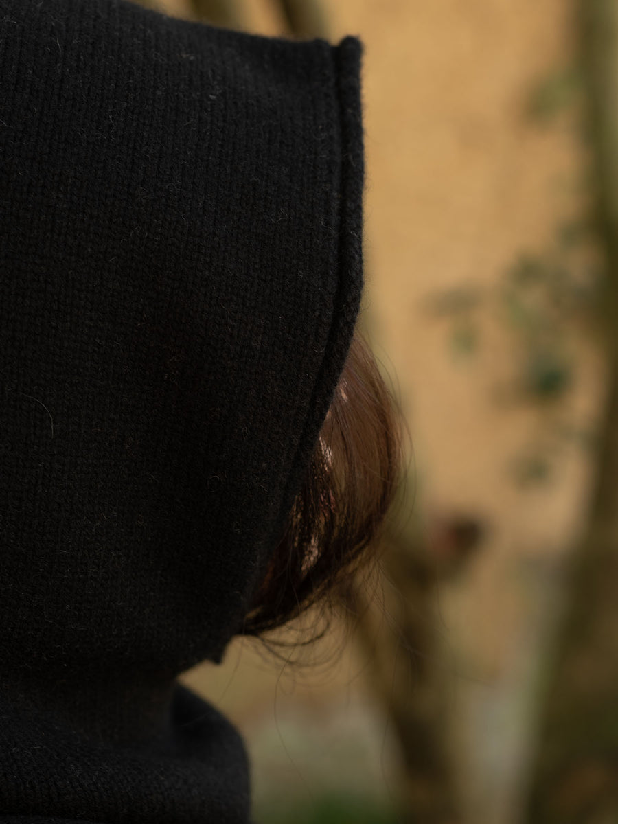 OATS & RICE CASHMERE ROLLED EDGE BALACLAVA IN BLACK