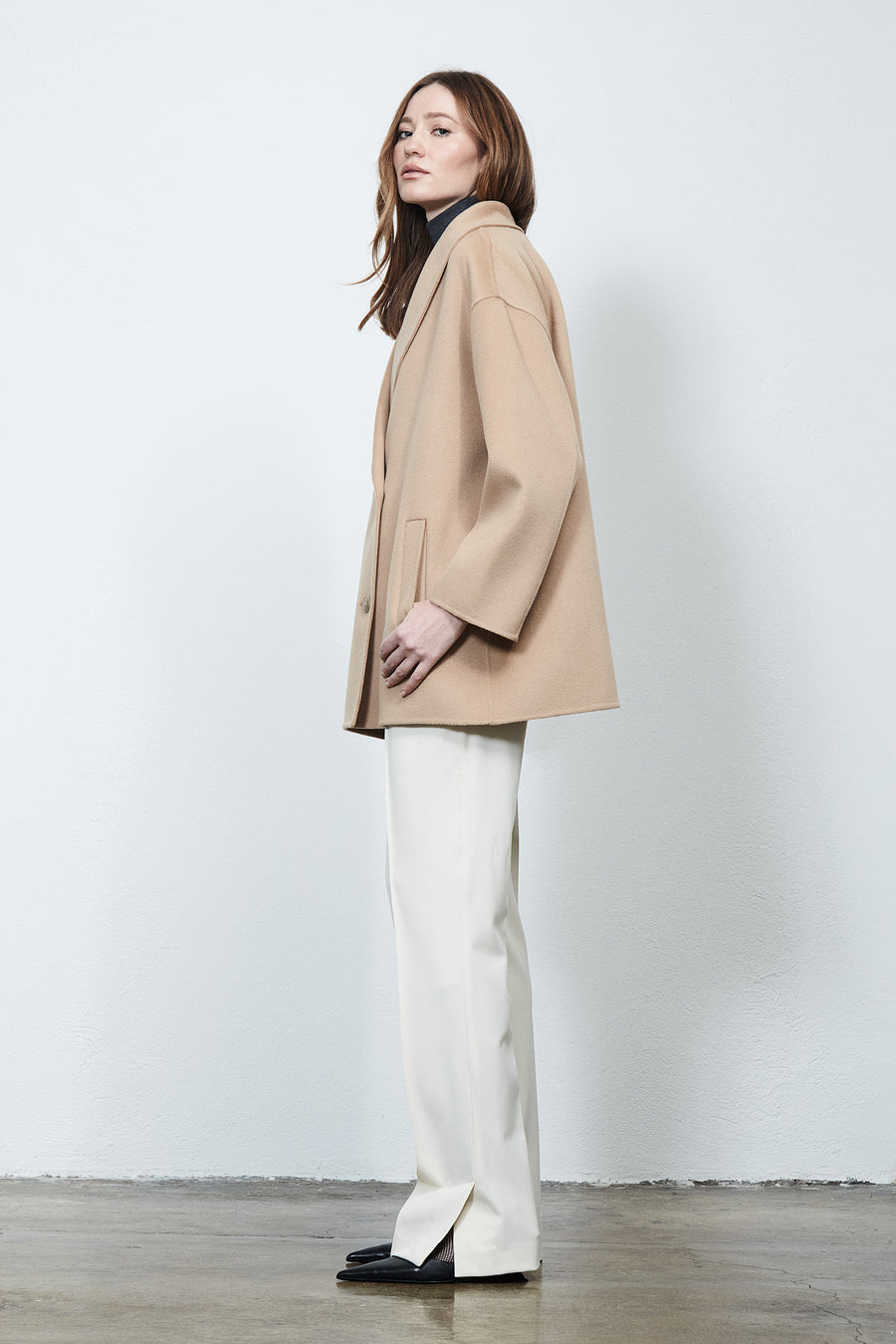 THE DYNAMIS STUDIO BROOKLYN ROUND LABEL COAT IN DESERT