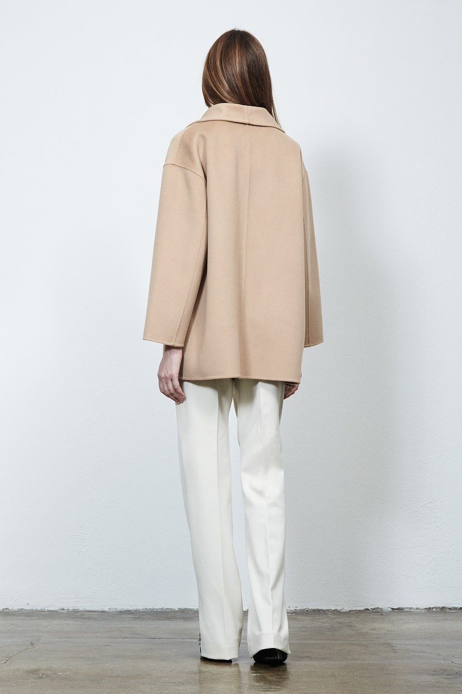 THE DYNAMIS STUDIO BROOKLYN ROUND LABEL COAT IN DESERT