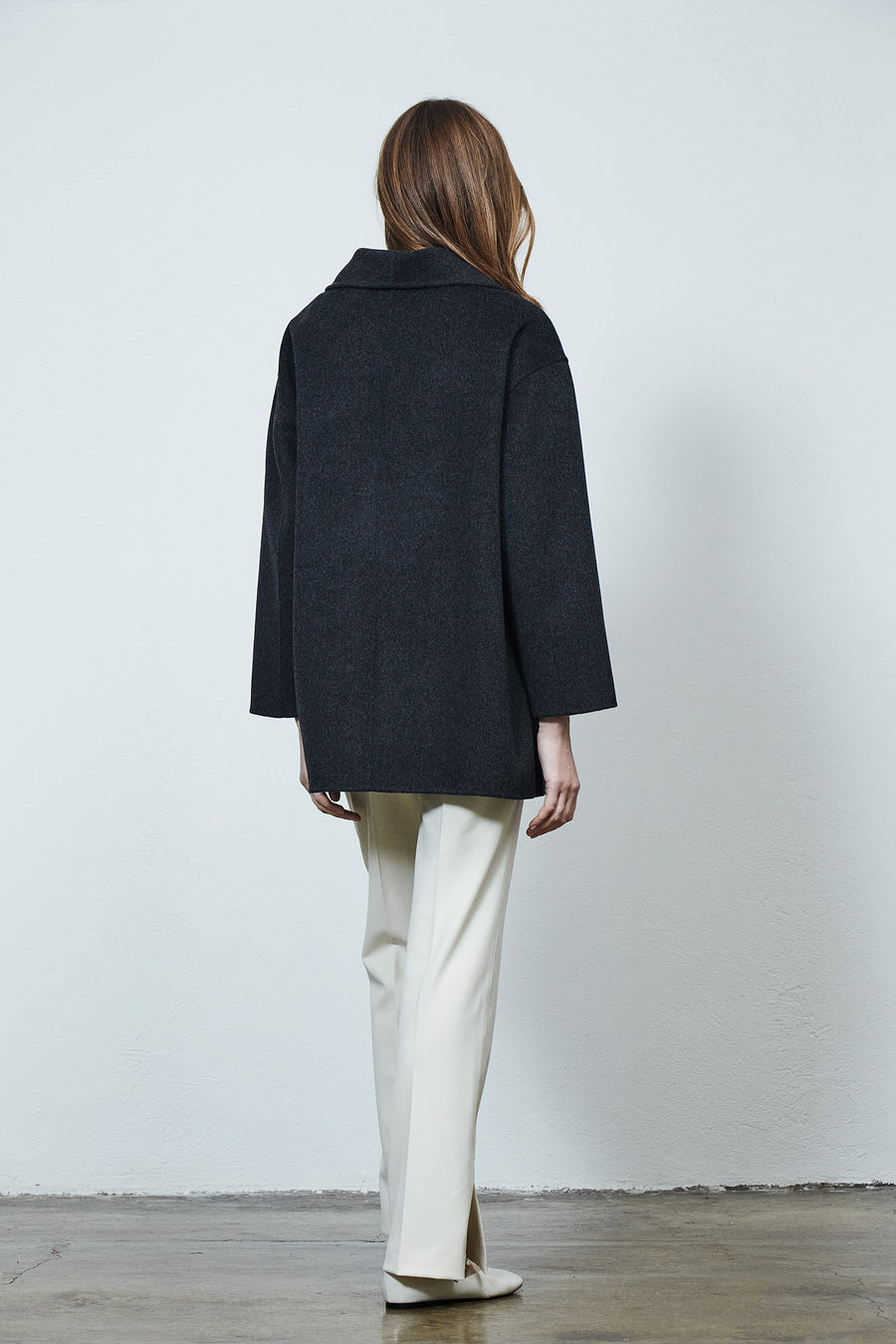 THE DYNAMIS STUDIO BROOKLYN ROUND LABEL COAT IN SMOKE