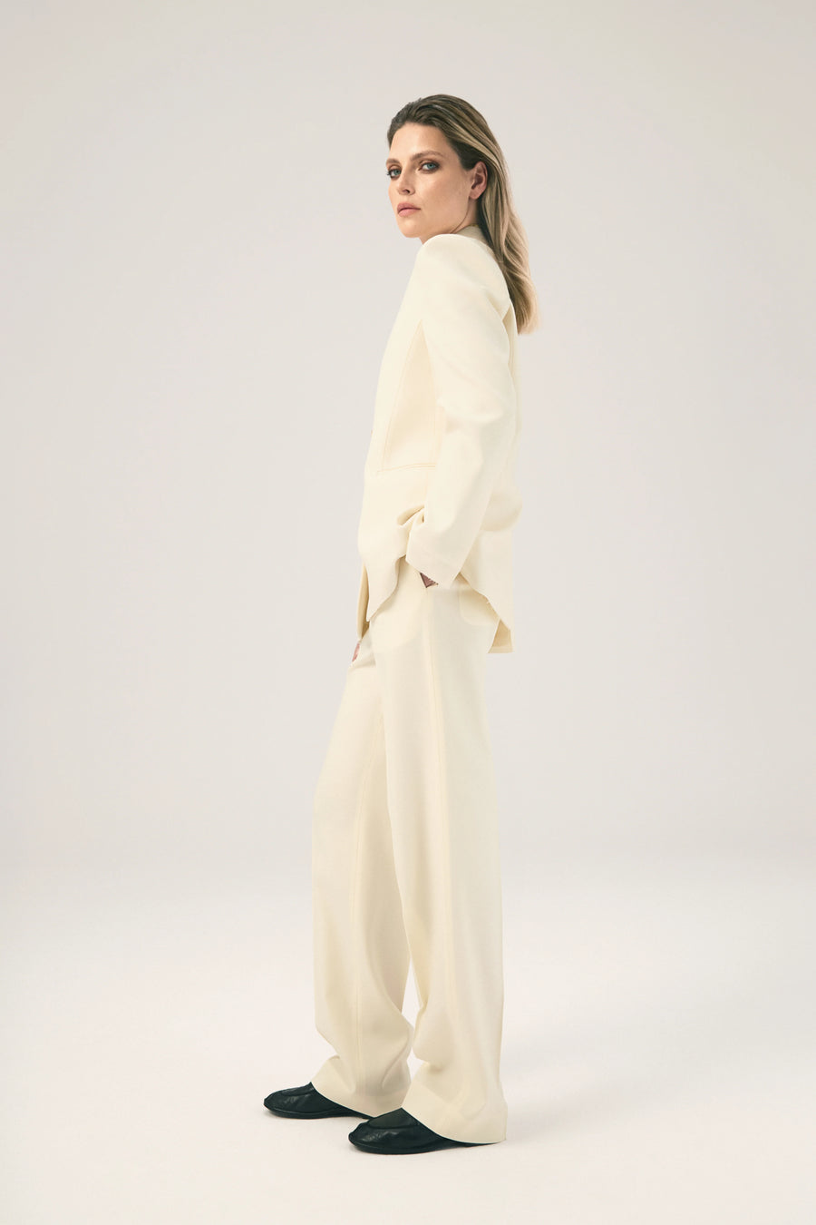 DI STAVNITSER THE SIGNATURE JACKET IN CREAM