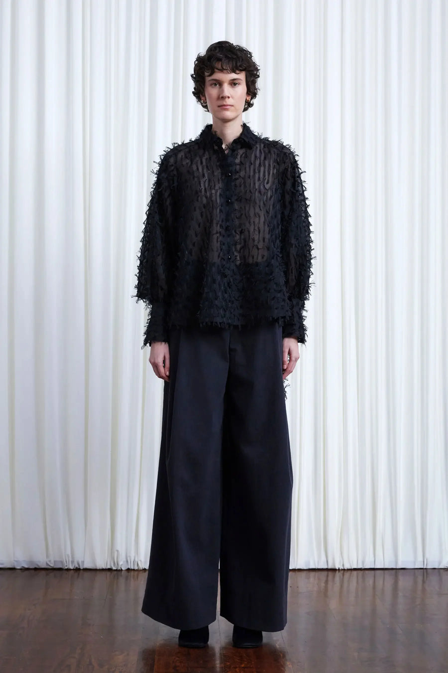 PALMER HARDING COMFORT FOUND SHIRT IN BLACK ORGANZA FRINGE