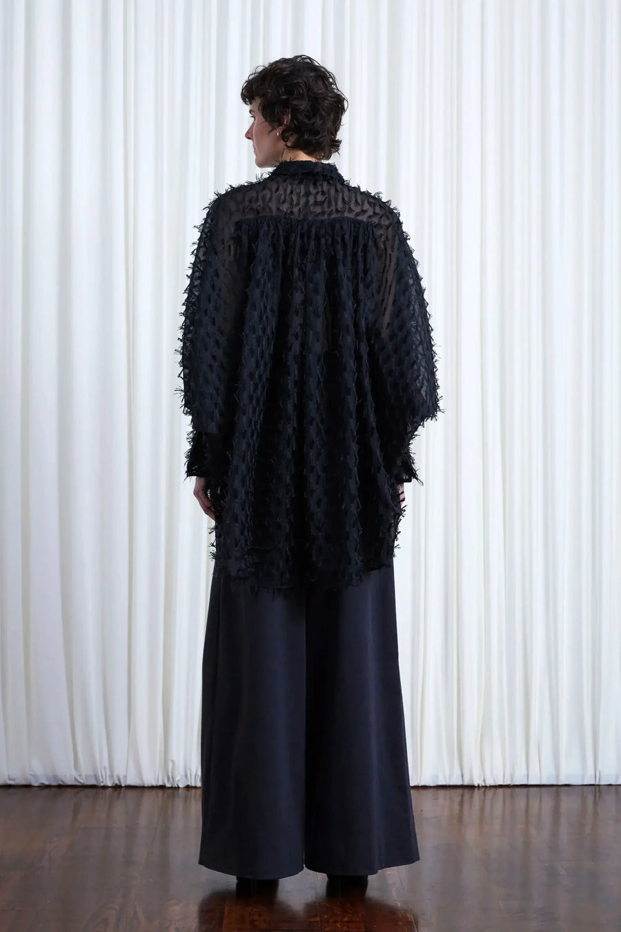 PALMER HARDING COMFORT FOUND SHIRT IN BLACK ORGANZA FRINGE