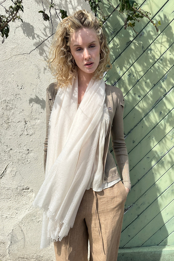 SIAN JACOBS MARMEE CASHMERE SCARF IN CHALK