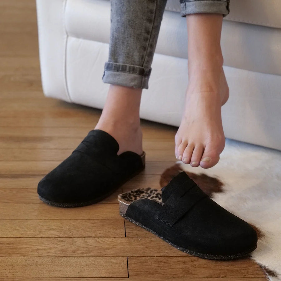 BOSABO CLOGS IN BLACK