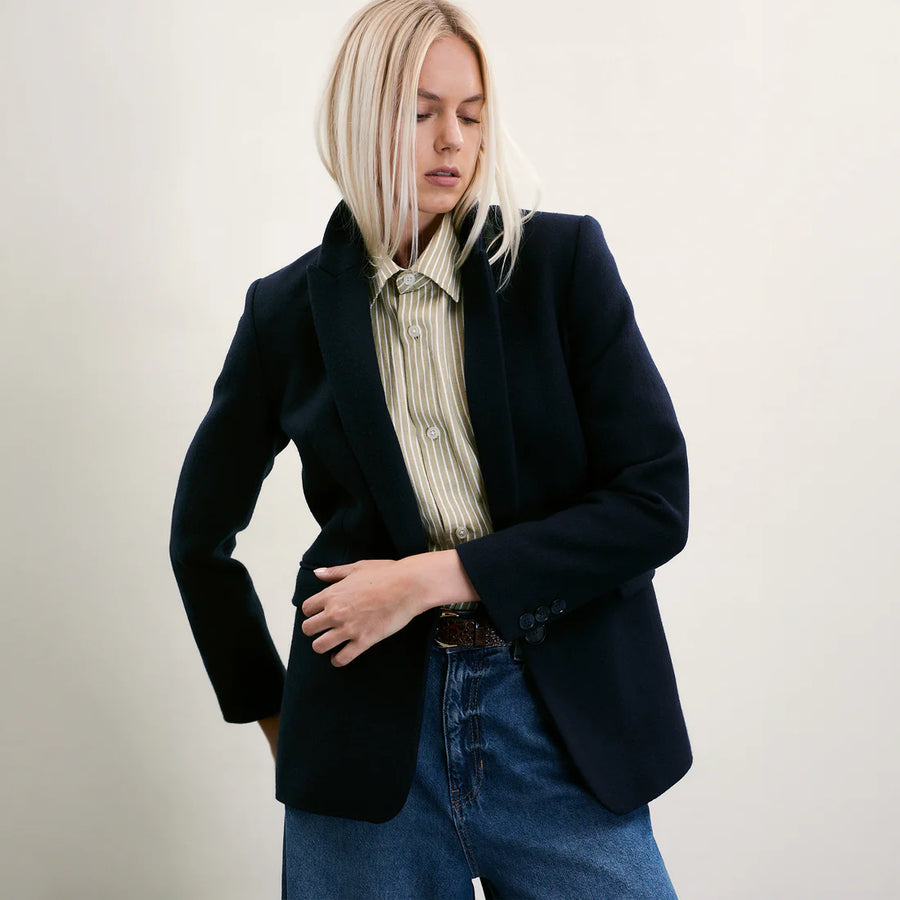 THE LANDSKEIN MARLOWE BLAZER IN NAVY