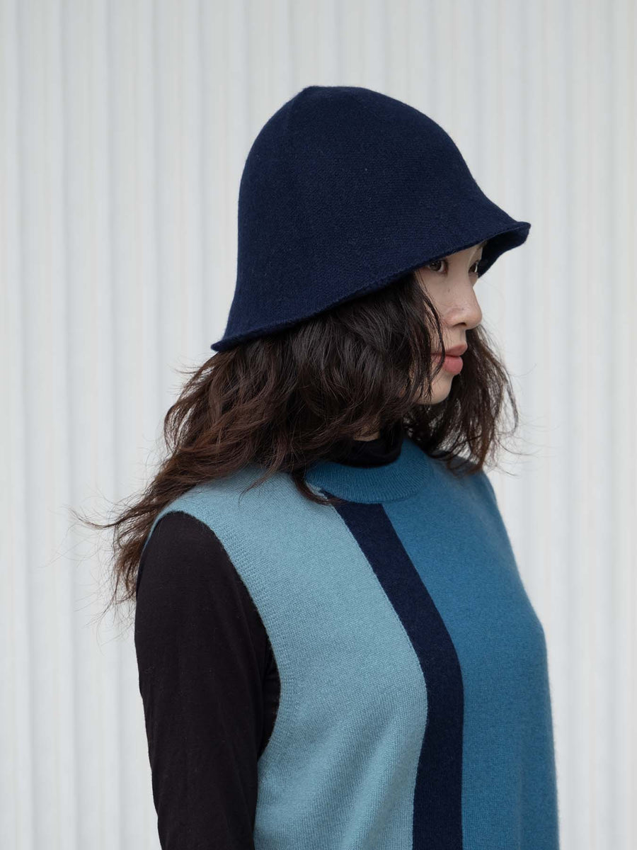 OATS & RICE NAVY CASHMERE BUCKET HAT
