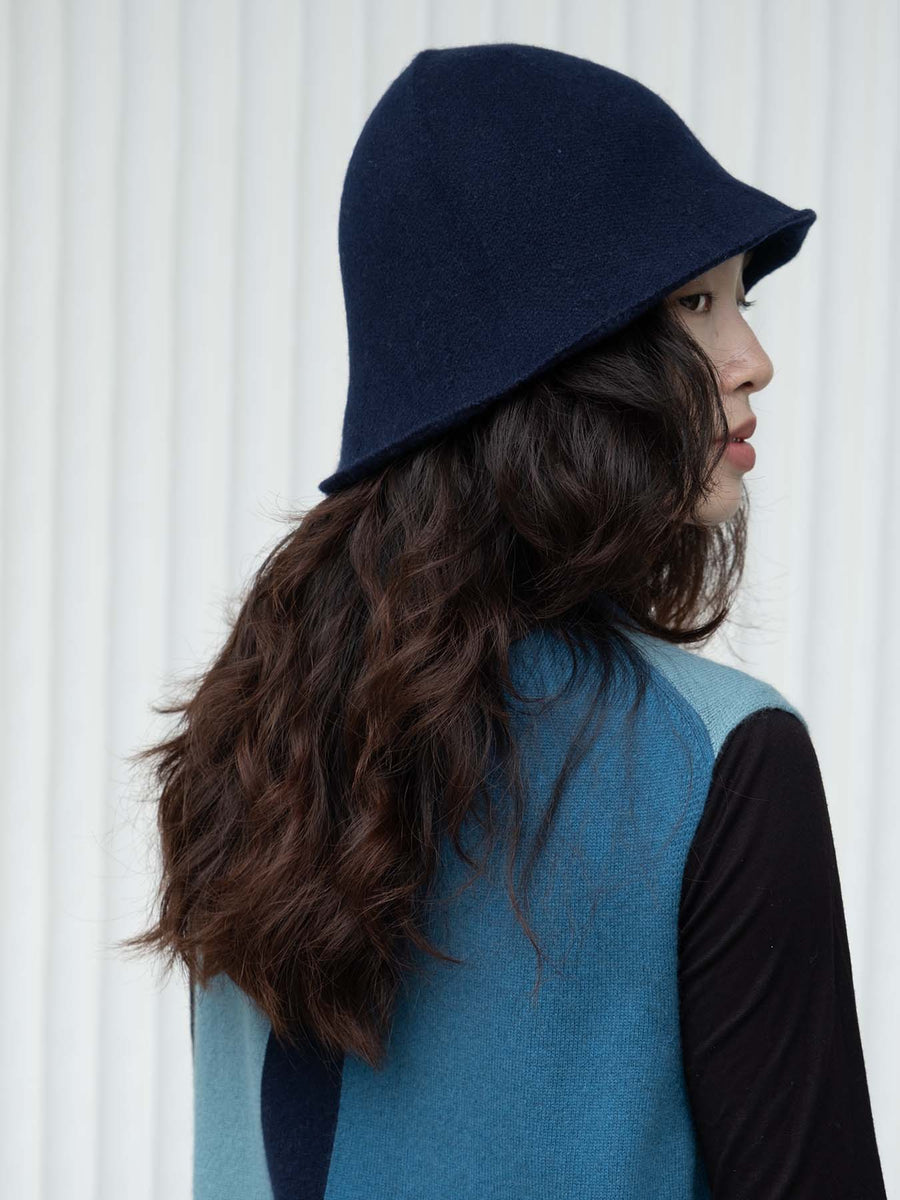 OATS & RICE NAVY CASHMERE BUCKET HAT