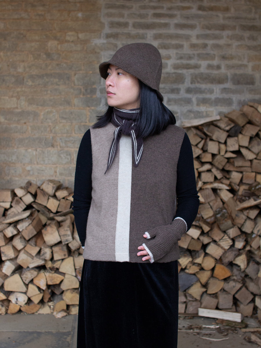 OATS & RICE BRONTE SPINDLE SHAPED KNITTED CASHMERE SCARF IN CACAO