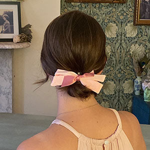 JENNIFER OUELLETTE GROSGRAIN BOW & SATIN HAIR TIE IN PINK