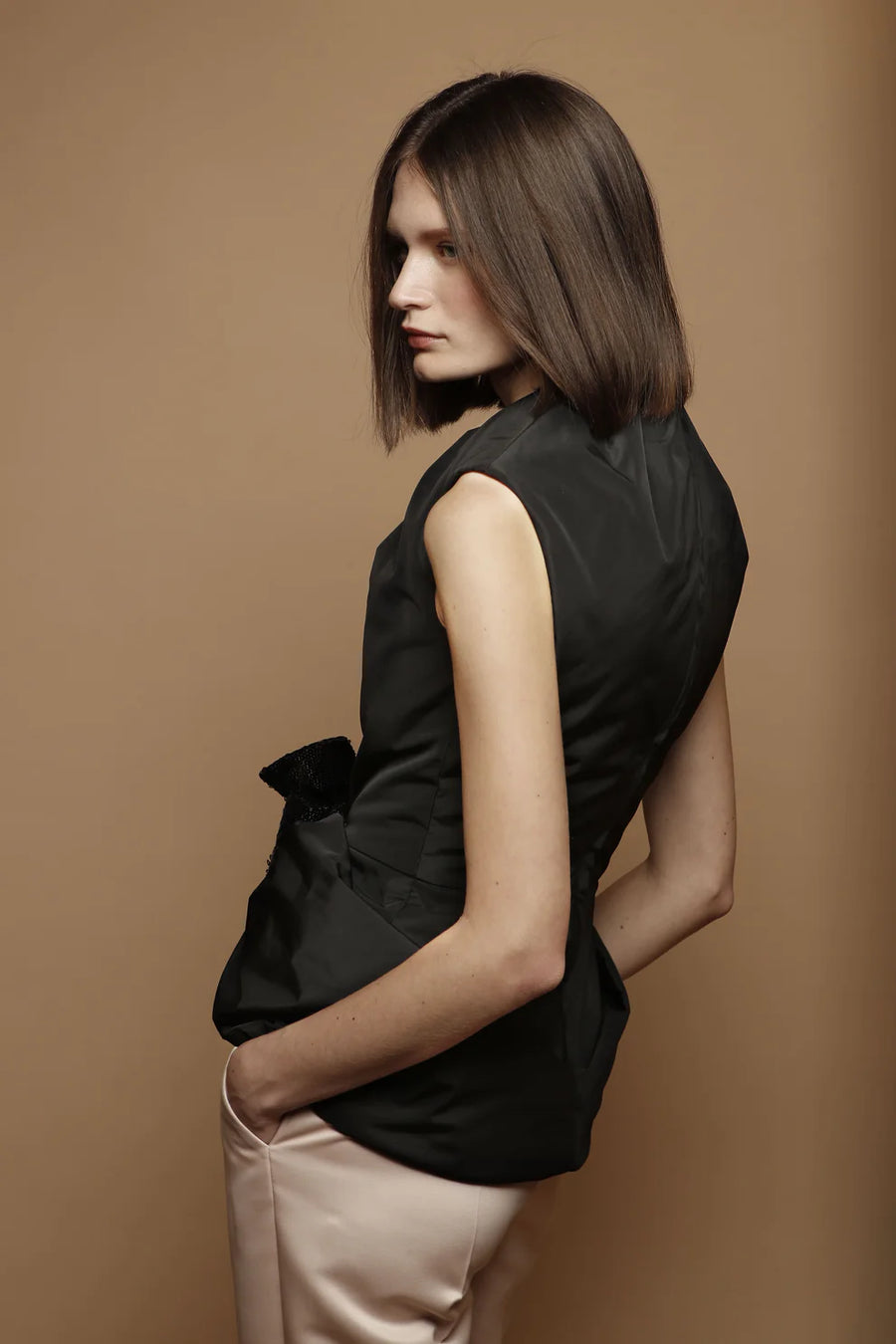 THE 2ND SKIN TAFETTA SLEEVELESS PADDED TOP