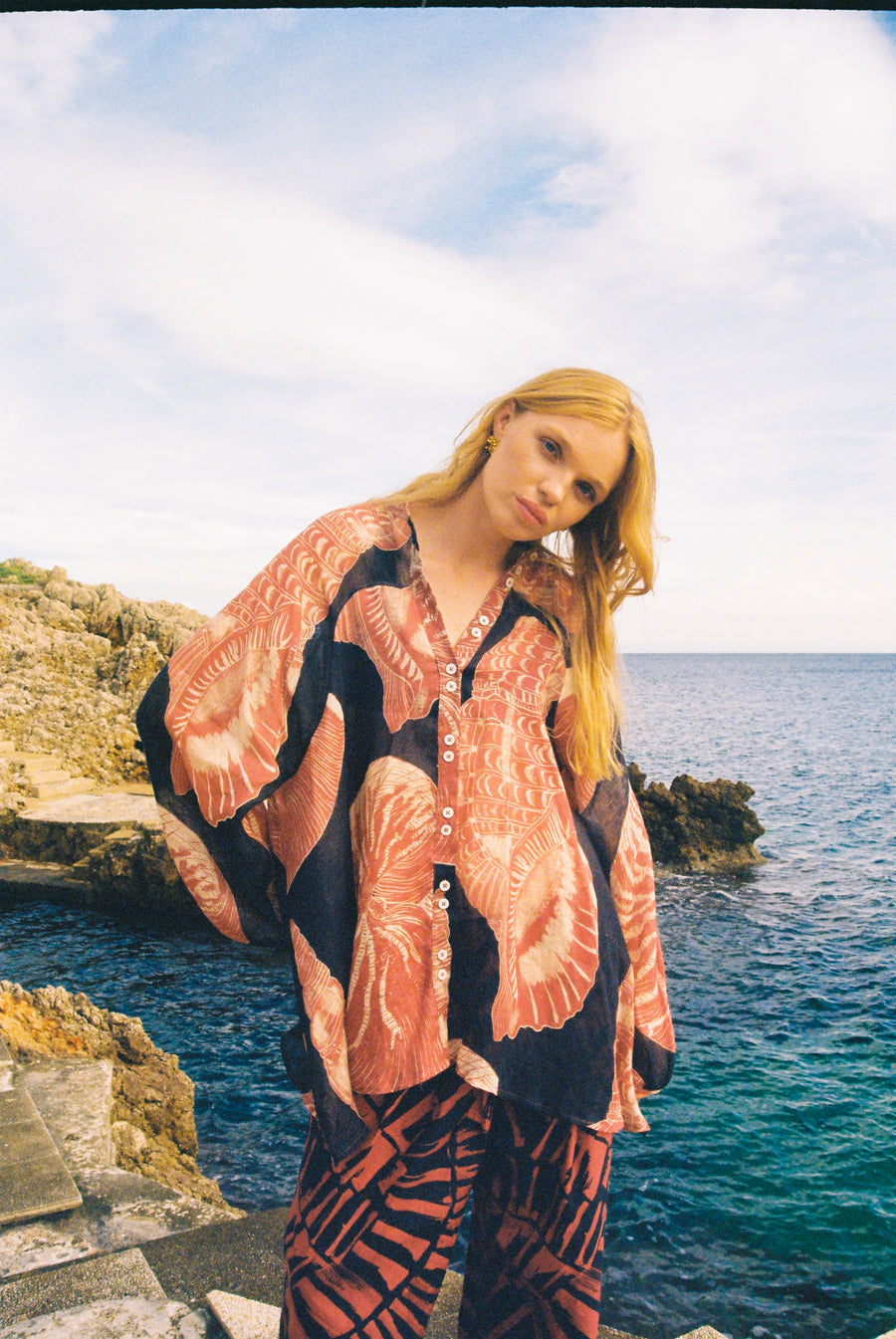 MOON + MELLOW RESORT LINEN BLOUSE - SHELL RUST
