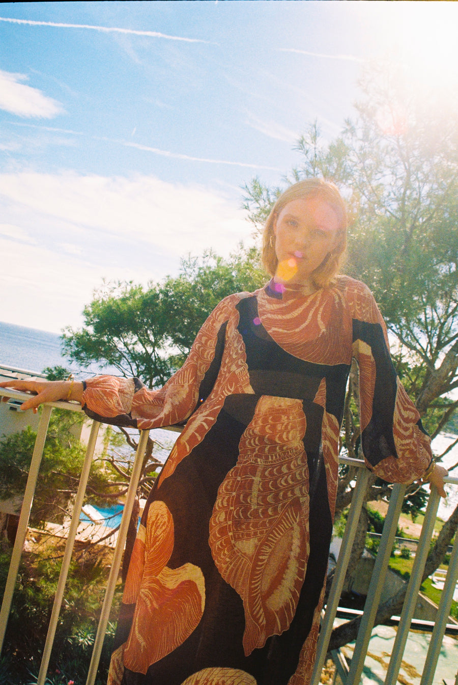 MOON + MELLOW RESORT LONG SLEEVE LINEN DRESS - SHELL RUST