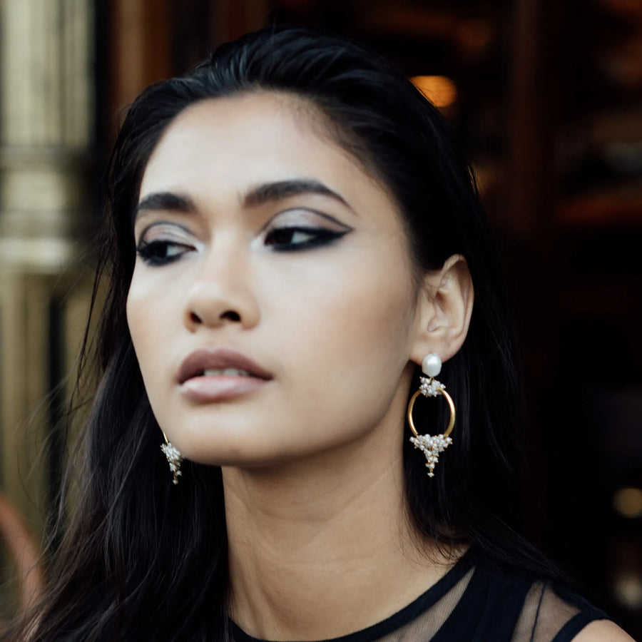 FREYA ROSE SEED AND BAROQUE PEARL MID HOOPS
