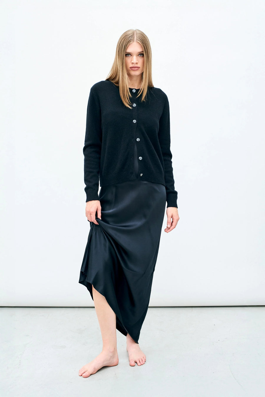 JUMPER 1234 CASHMERE PERFECT CARDIGAN IN BLACK