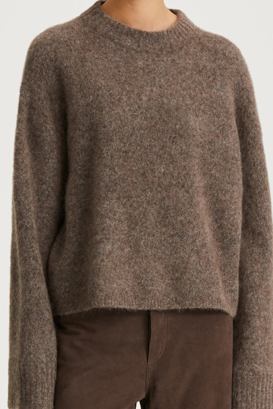 STYLEIN NICLAS SHORT SWEATER IN BROWN