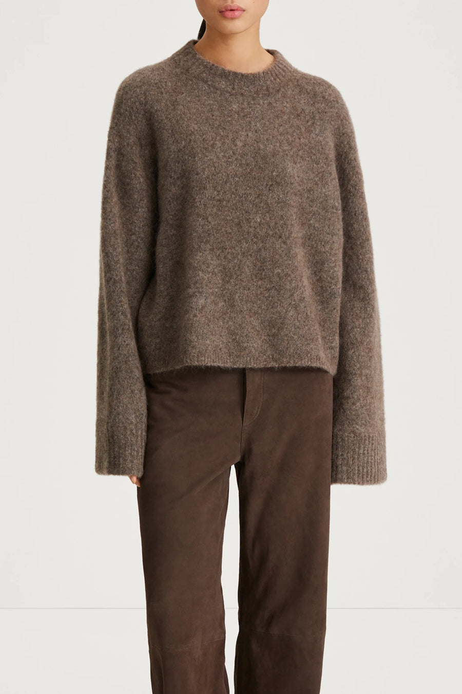 STYLEIN NICLAS SHORT SWEATER IN BROWN