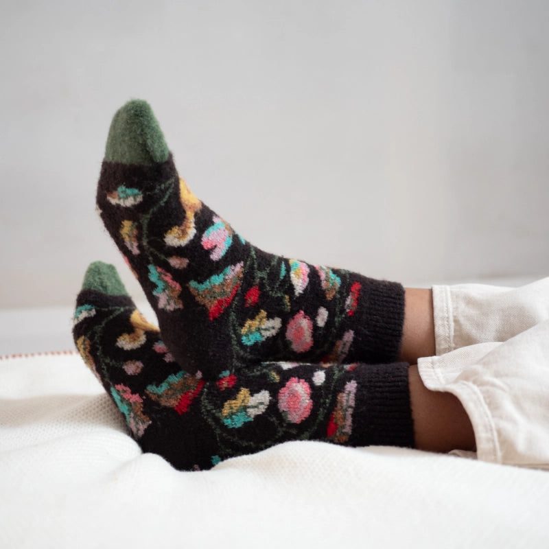 BONNE MAISON DARK BROWN/PEACH/PINK/EMERALD MID-CALF SOCKS WITH BIRD/PLANT DESIGN