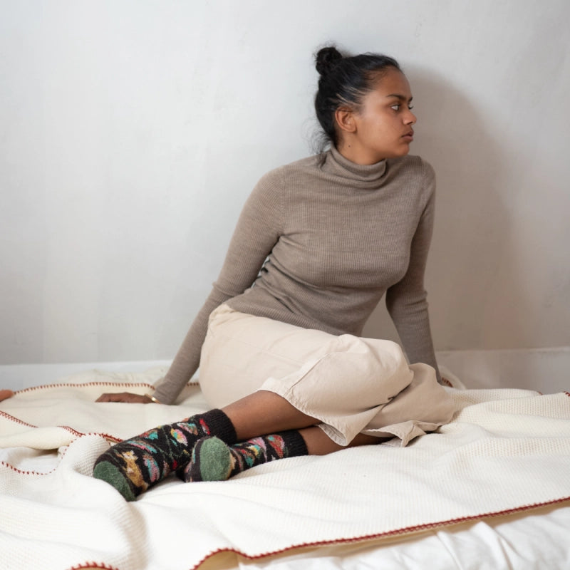 BONNE MAISON DARK BROWN/PEACH/PINK/EMERALD MID-CALF SOCKS WITH BIRD/PLANT DESIGN