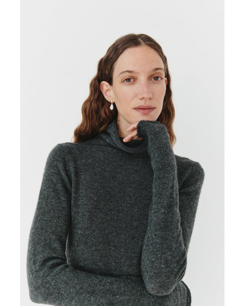 MANTU CASHMERE TURTLENECK SWEATER IN SMOKE