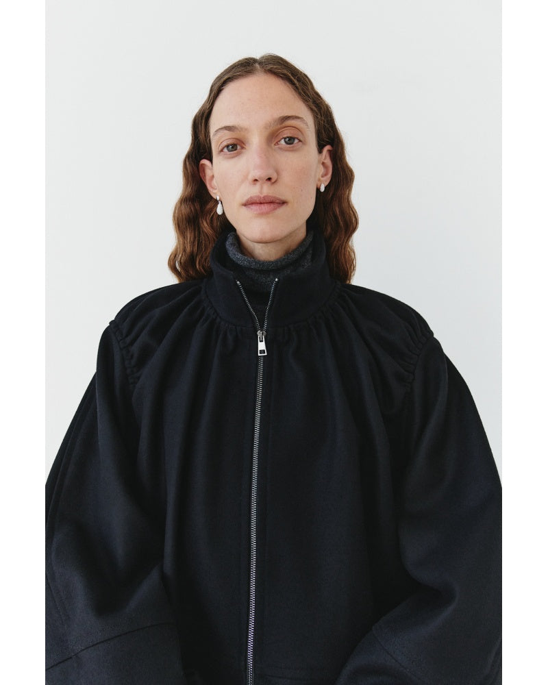 MANTU BOMBER JACKET IN BLACK