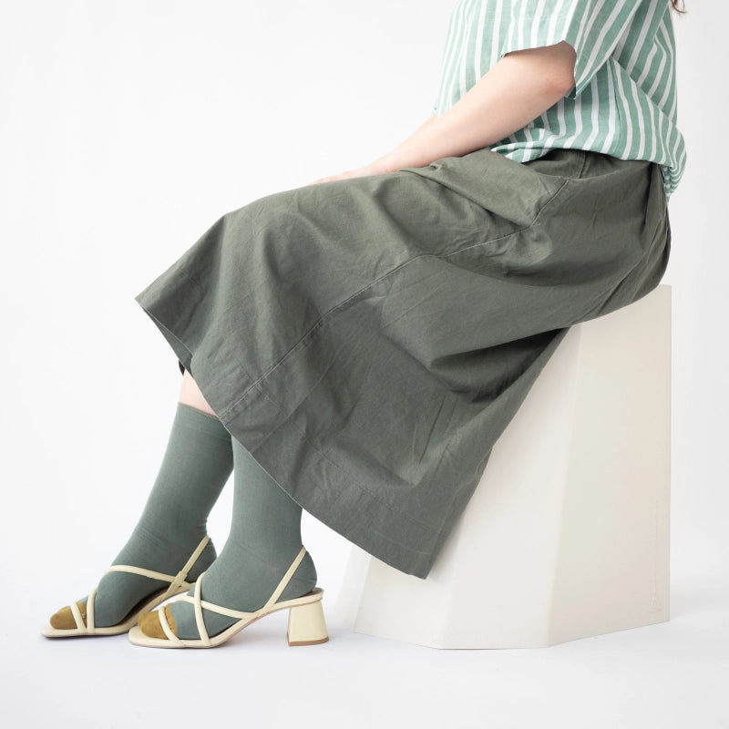 BONNE MAISON CEDAR GREEN PLAIN MID CALF SOCKS WITH ADSINTH GREEN TOE