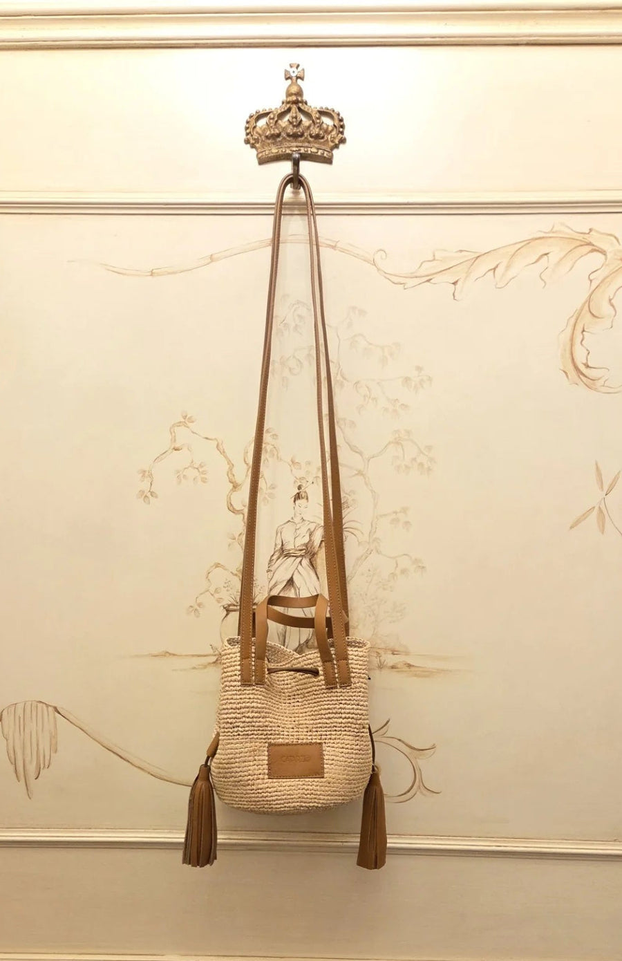 CATARZI RAFFIA BUCKET BAG IN NATURAL