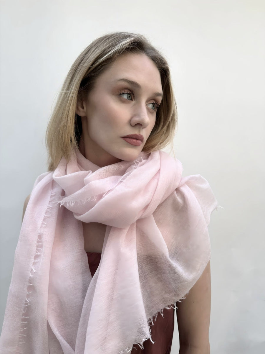 SIAN JACOBS MARMEE CASHMERE SCARF/SHAWL IN SOFT PINK