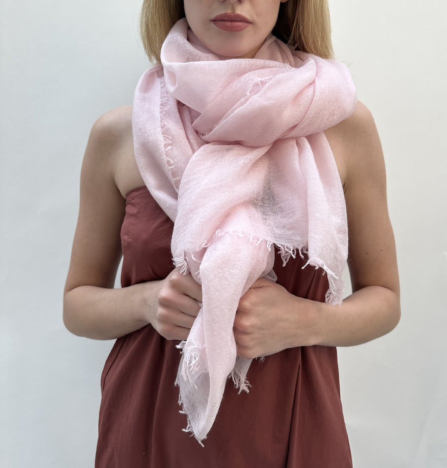 SIAN JACOBS MARMEE CASHMERE SCARF/SHAWL IN SOFT PINK
