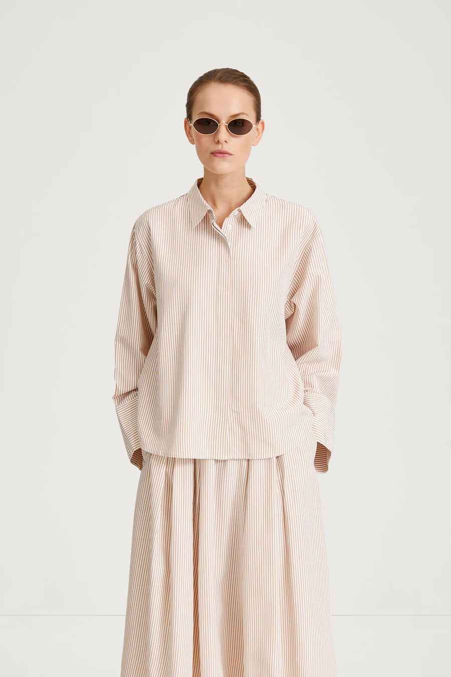 STYLEIN JOVANNA SHIRT IN GOLD/WHITE